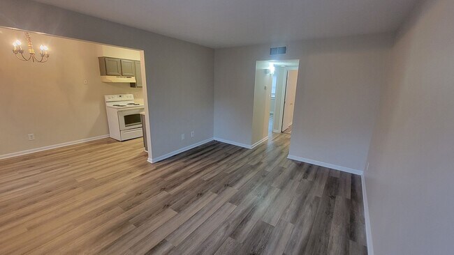 Foto del edificio - 6300 Jeffrey Dr