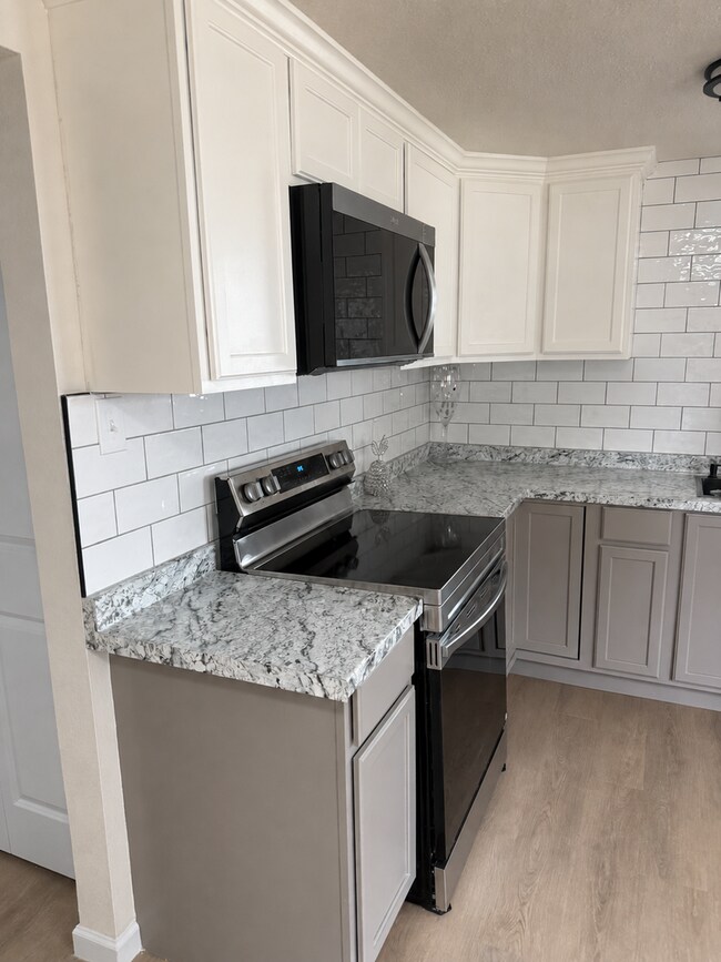 Foto del edificio - 4BR/2BA Home – Spacious Home