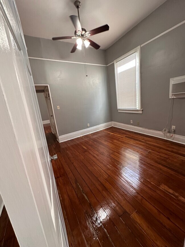 Building Photo - 2223 N Prieur St