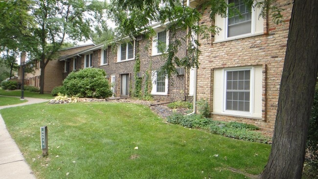 Building Photo - 4442 Cedar Lk Rd S