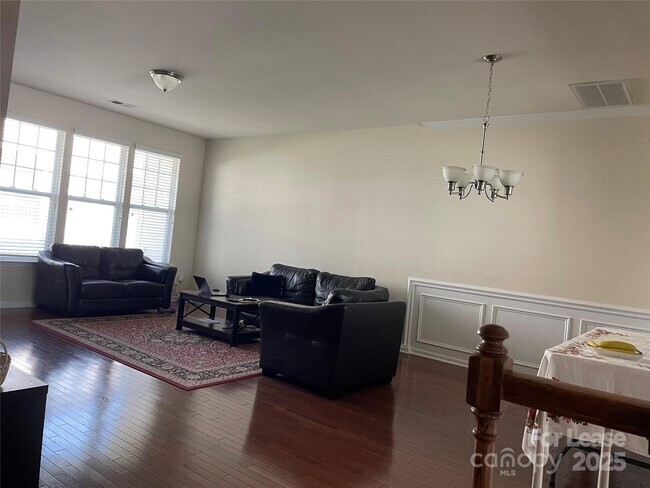 Foto del edificio - 835 Skybrook Falls Dr