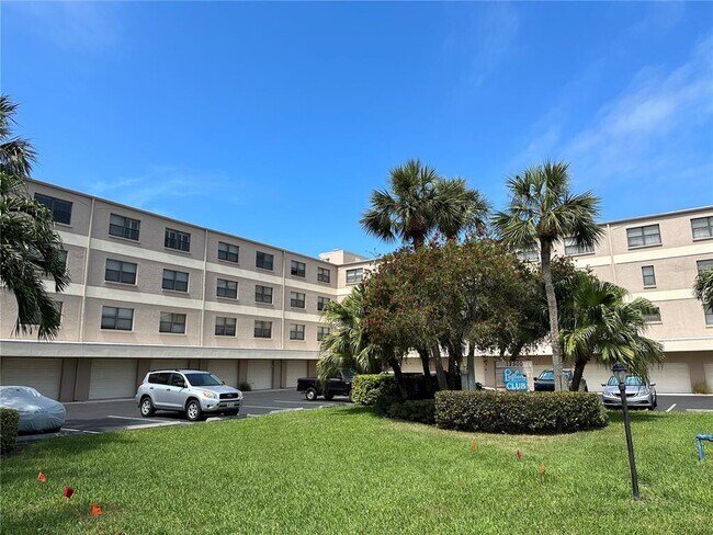 Foto del edificio - 12500 Capri Cir N