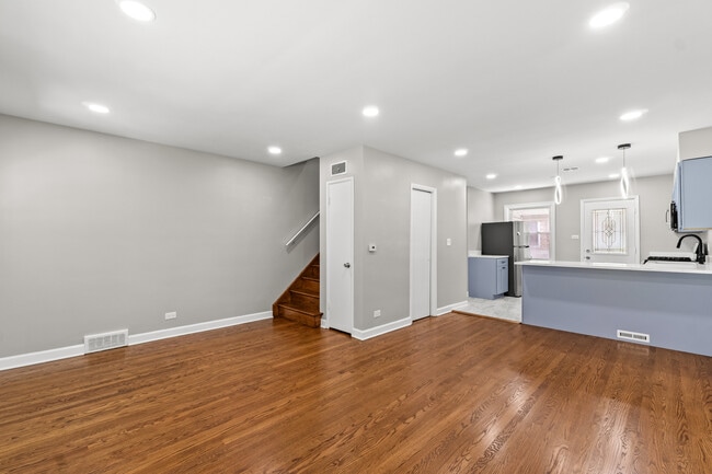 Building Photo - 5039 W Jackson Blvd