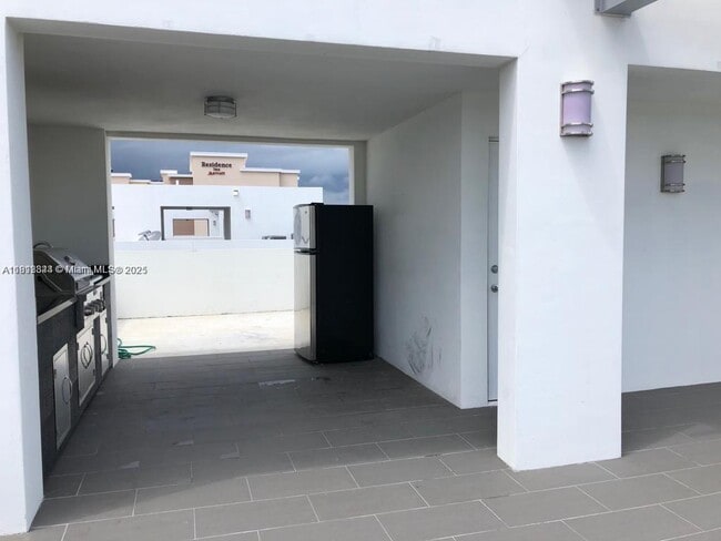 Foto del edificio - 9131 NW 33rd St