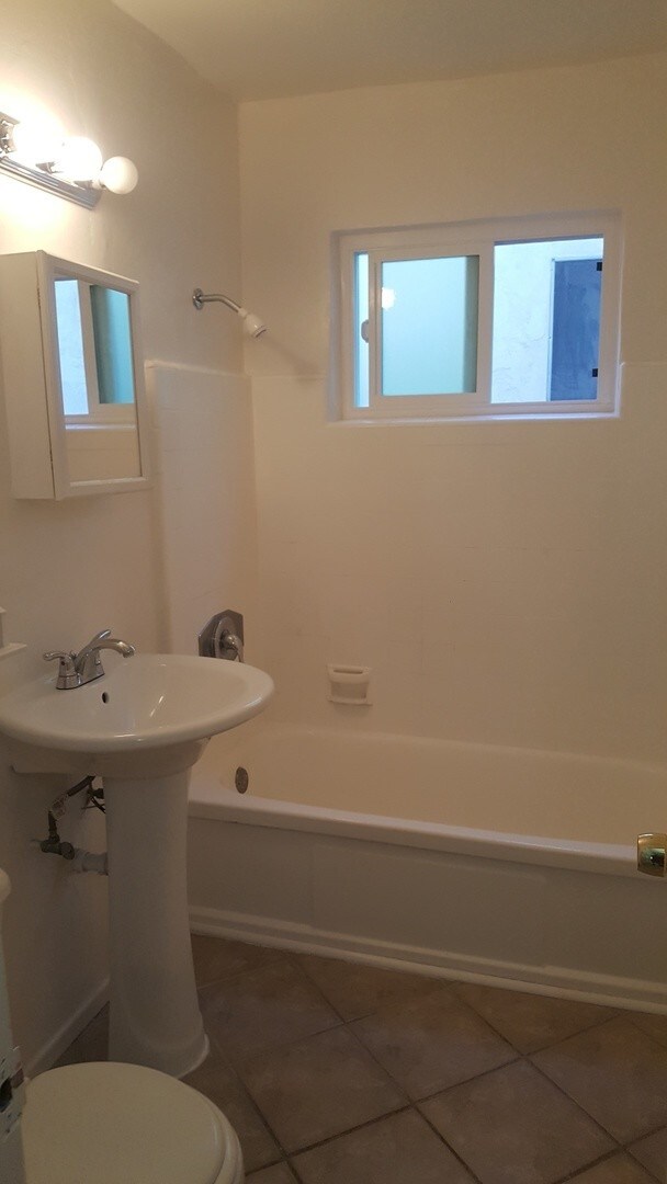 Building Photo - AFFORDABLE 2BR/1BA unit in La Mesa