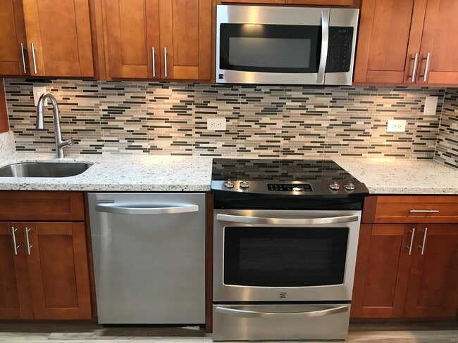 Photo - Waikiki! Marina Towers-Large, 2 Bdrm., 1.5 bath, cov'd pkg./washer/dryer in apt.