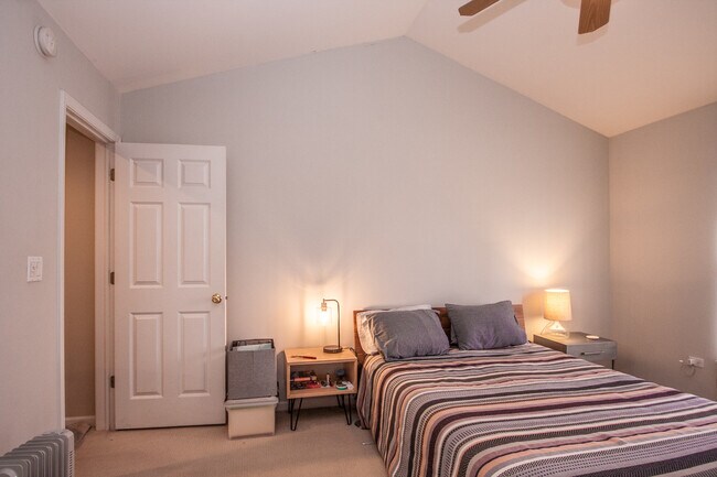 Foto del edificio - 3821 N Milwaukee Ave