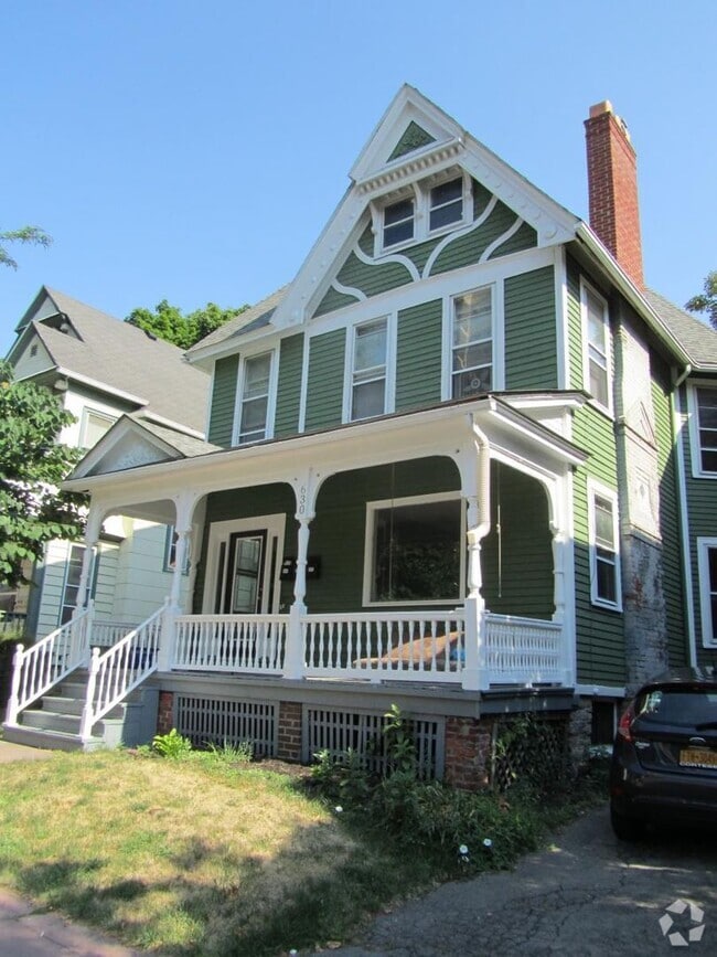 Building Photo - 630 University Ave