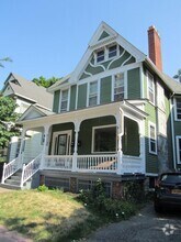 Building Photo - 630 University Ave