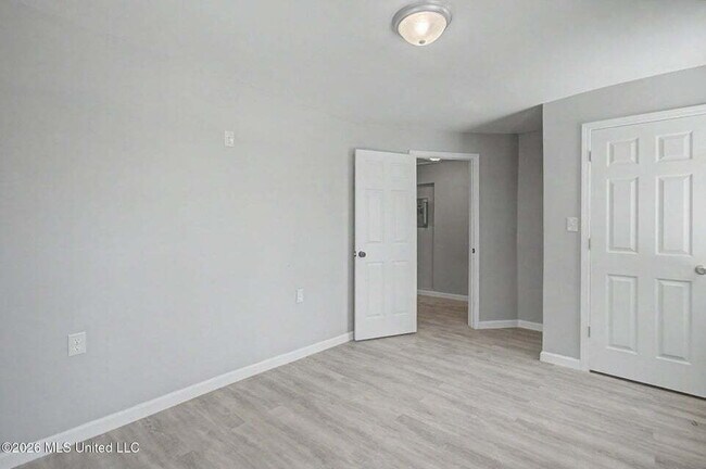 Foto del edificio - 1 bedroom apartment near D'Iberville