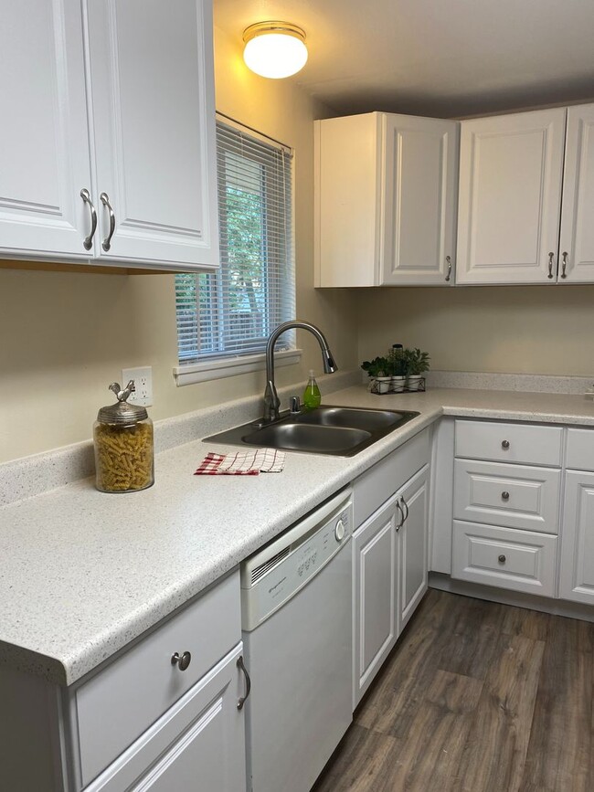 Foto del edificio - Updated 3 Bedroom 1 Bath home in Tacoma