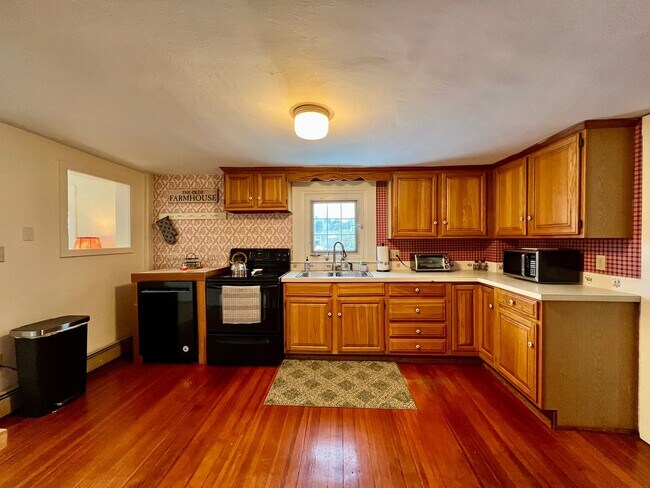 Building Photo - AVAIL NOW - UTILITIES INCLUDED - 2 Bed/2 B...