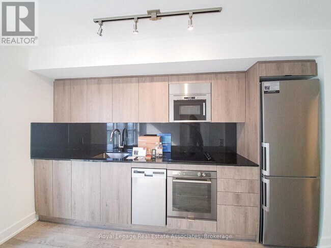 Photo du bâtiment - 5 Mabelle Ave