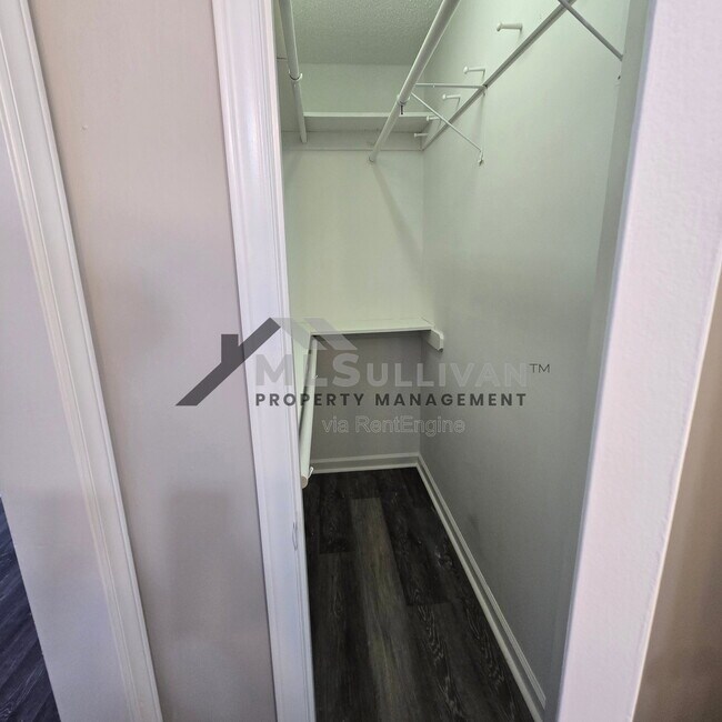 Foto del edificio - 5505 Drum Inlet Pl