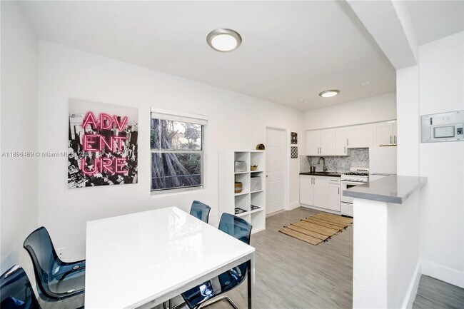 Foto del edificio - 770 NE 123rd St