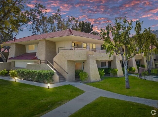 Building Photo - 2820 N Arcadia Ct