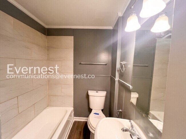 Foto del edificio - 5801 W 59th St