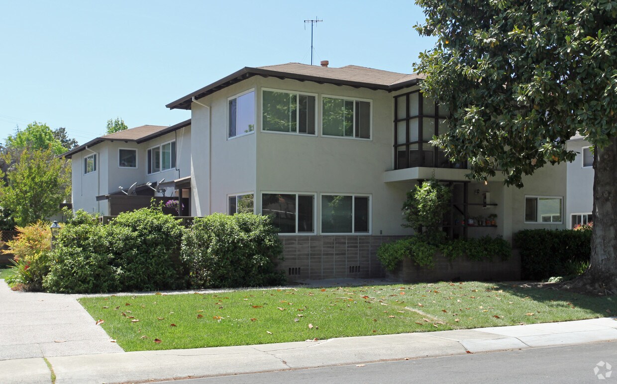 Primary Photo - 245 Waverley St