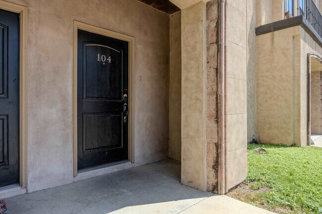 Building Photo - 8216 Casa Verde Rd