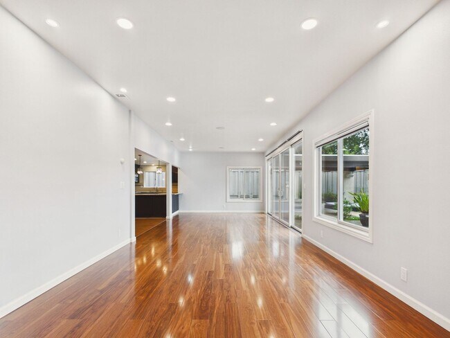 Foto del edificio - Immaculate Menlo Park house for rent now! $9,100