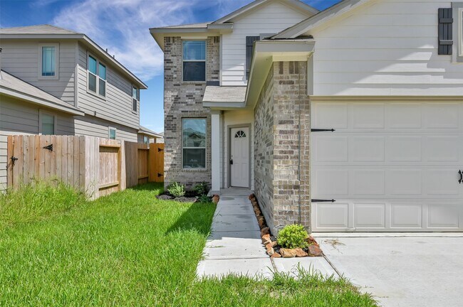 Building Photo - 16609 Merry Pines Dr