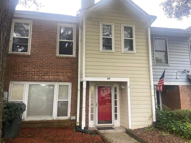Building Photo - 217 Triple Oaks Dr
