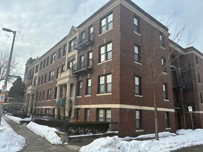 Building Photo - 185 Chestnut Hill Ave