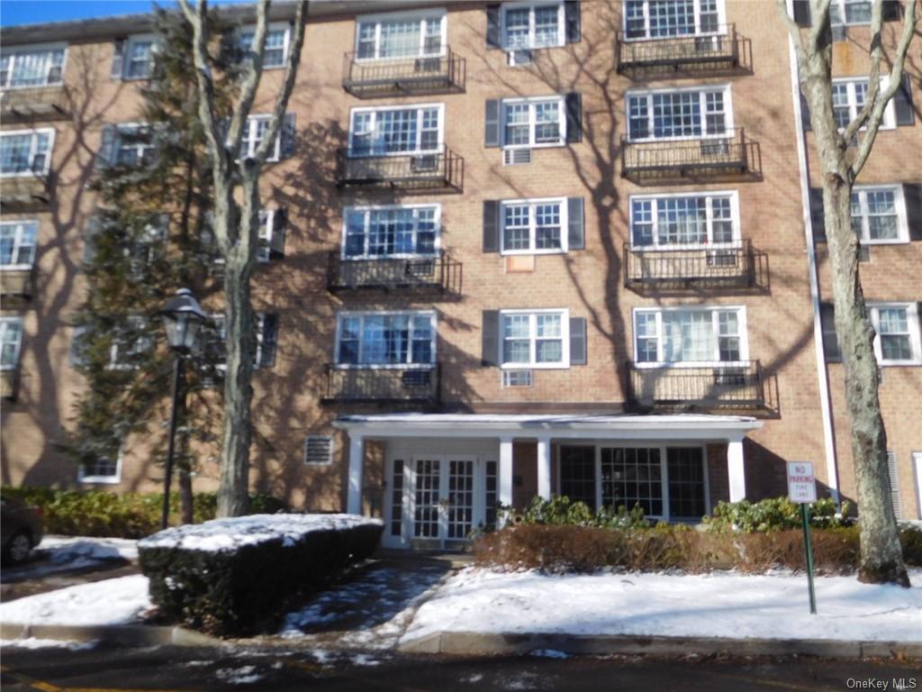3 Consulate Dr Unit 4M, Tuckahoe, NY 10707 Condo for Rent in