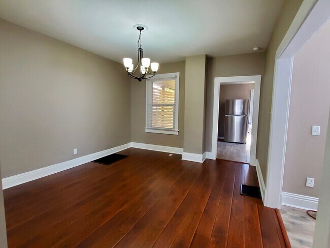 Comedor - 2529 Charlotte St
