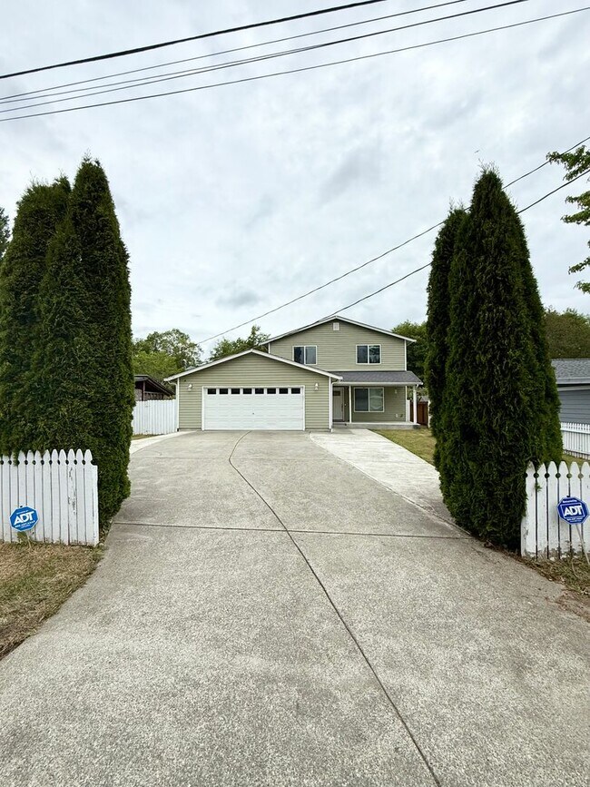Foto del edificio - Spacious house in Bremerton.