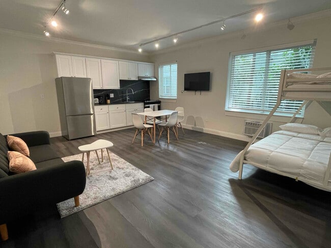 Photo - 1135 Euclid Ave Apartment