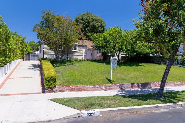 Building Photo - 3 br, 2.5 bath House - 10329 Whipple Street