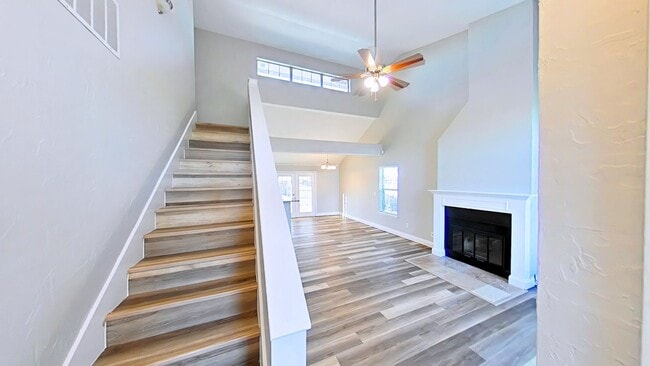 Building Photo - 4001 SW Rolling Hills Dr