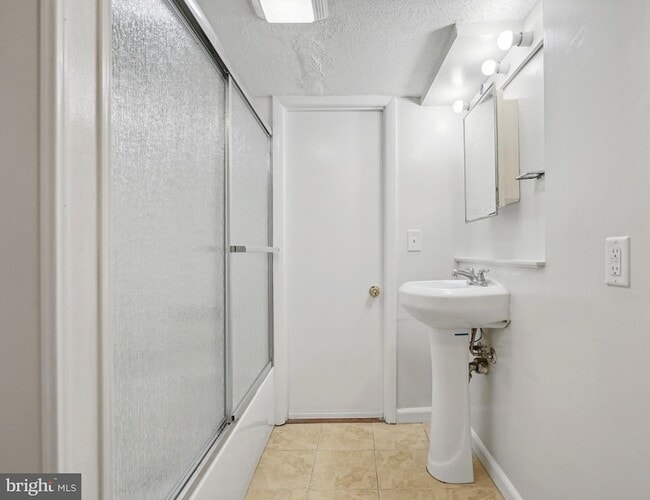 Building Photo - 7405 Columbia Ave