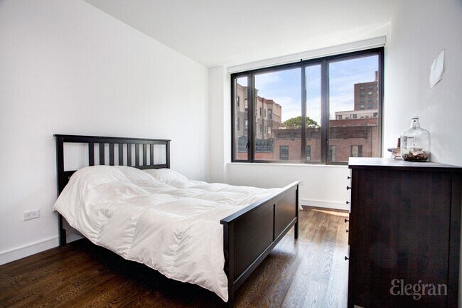 Foto del edificio - 211 E 13th St