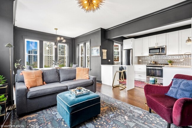 Building Photo - 647 W Sheridan Rd