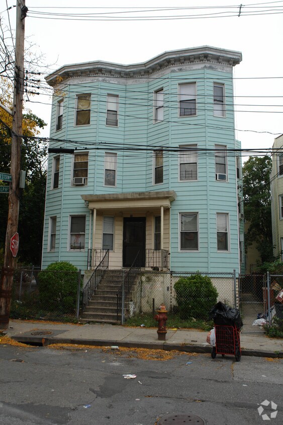Primary Photo - 46 Randolph St