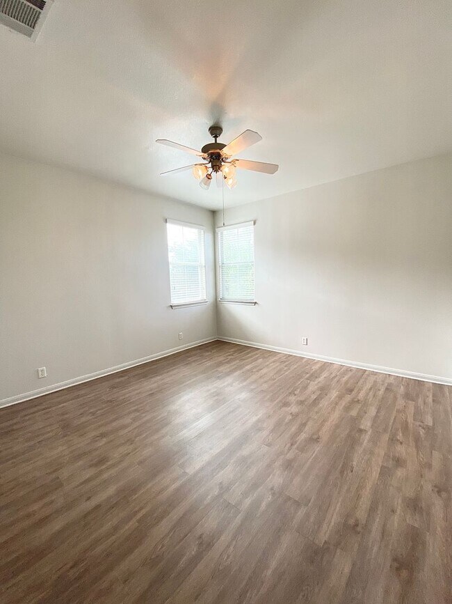 Foto del edificio - Austin Duplex Available for lease