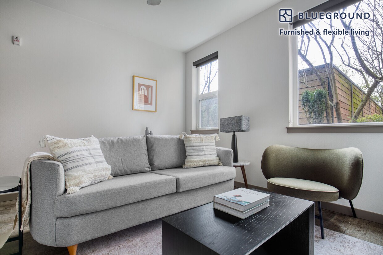 Foto principal - 2428 NW Market St