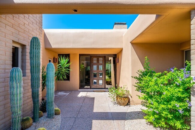 Building Photo - 10935 E Graythorn Dr