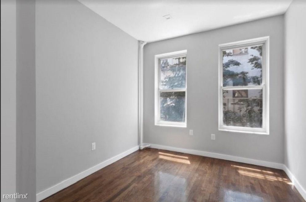 Foto del edificio - 112 E 103rd St