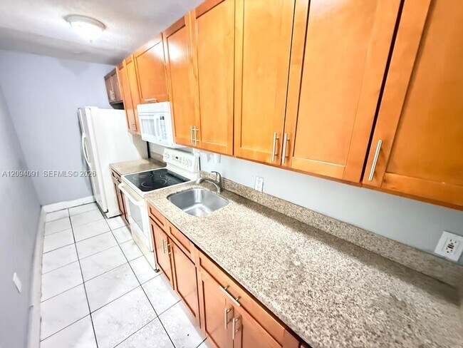 Building Photo - 633 W 68th St