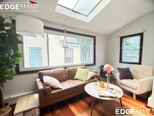 Building Photo - 20 Putnam St