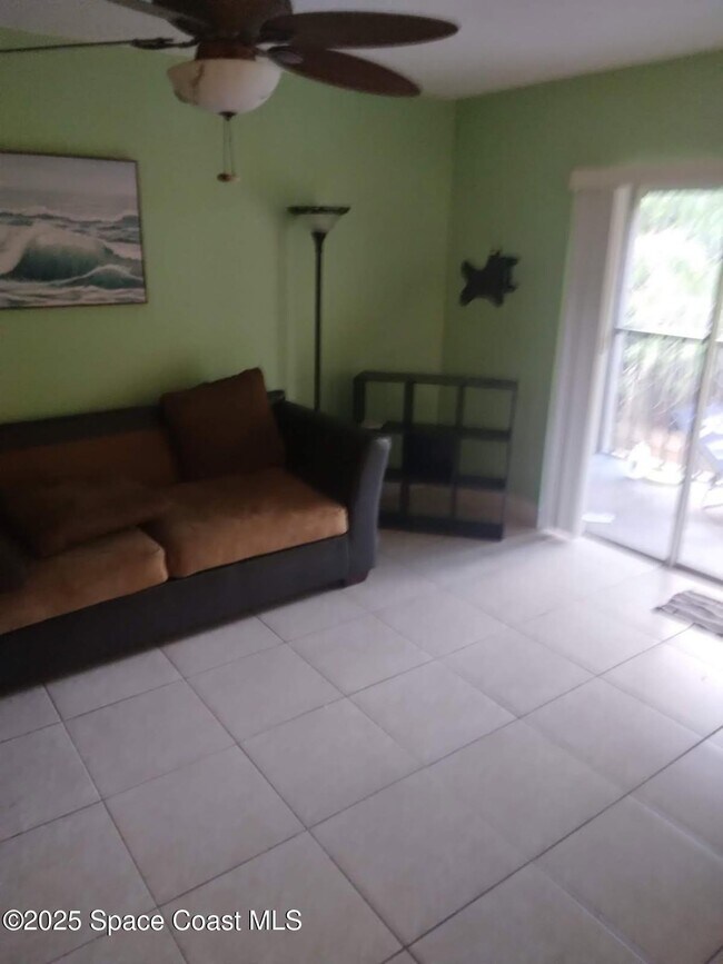 Foto del edificio - 255 Spring Dr