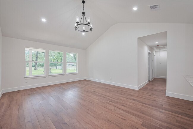 Foto del edificio - 23227 Albert Dr