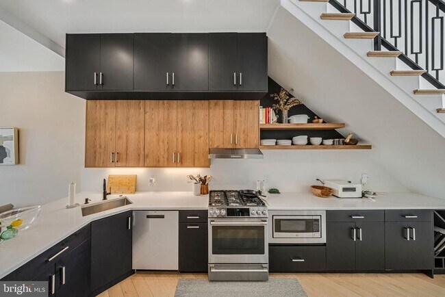 Foto del edificio - 1462 Chapin St NW
