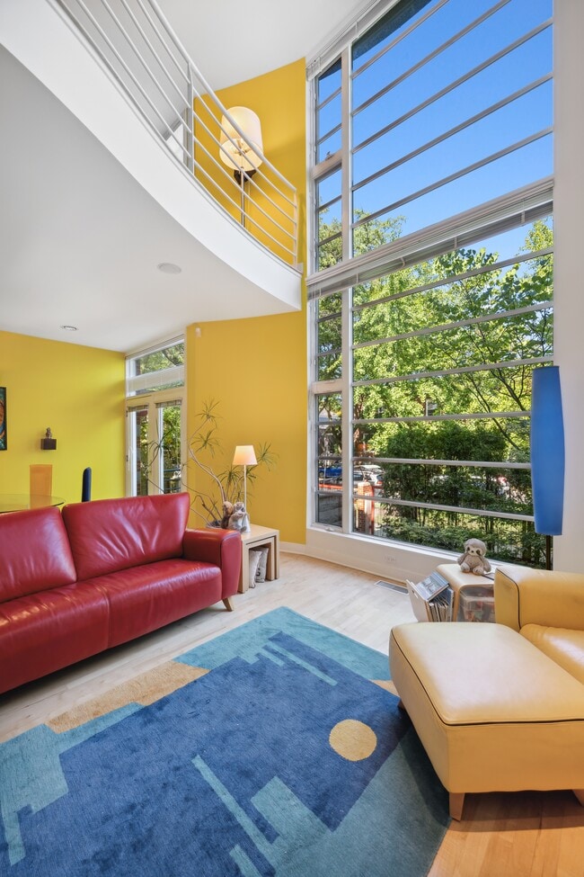 Living Room - 1401 W Berteau Ave