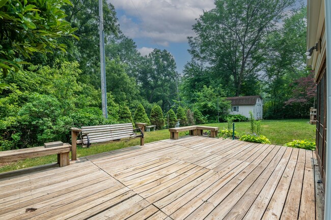 Building Photo - Available July – 4 Bed, 3 Bath Updated Hom...
