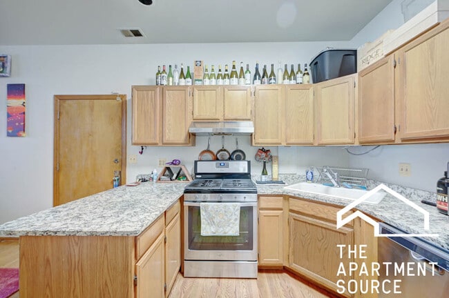 Photo - 1160 W Grand Ave Apartment