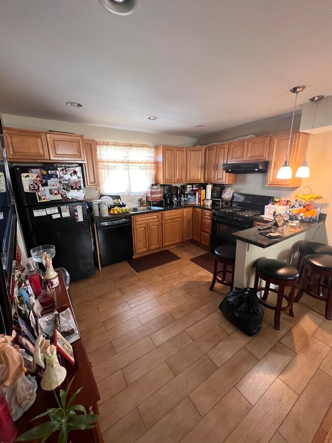 Kitchen - 68 7th Ave